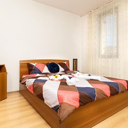 Lovely 1Bd Apartment Close To The Summer Theatre Plovdiv Bagian luar foto