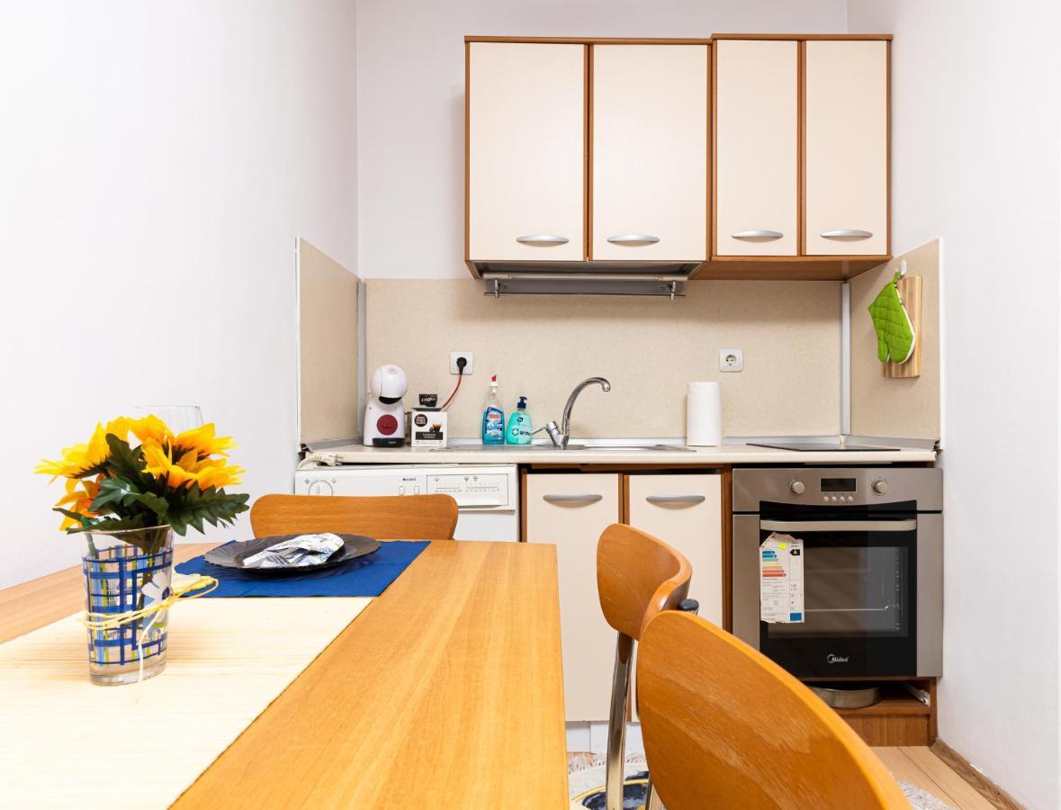 Lovely 1Bd Apartment Close To The Summer Theatre Plovdiv Bagian luar foto
