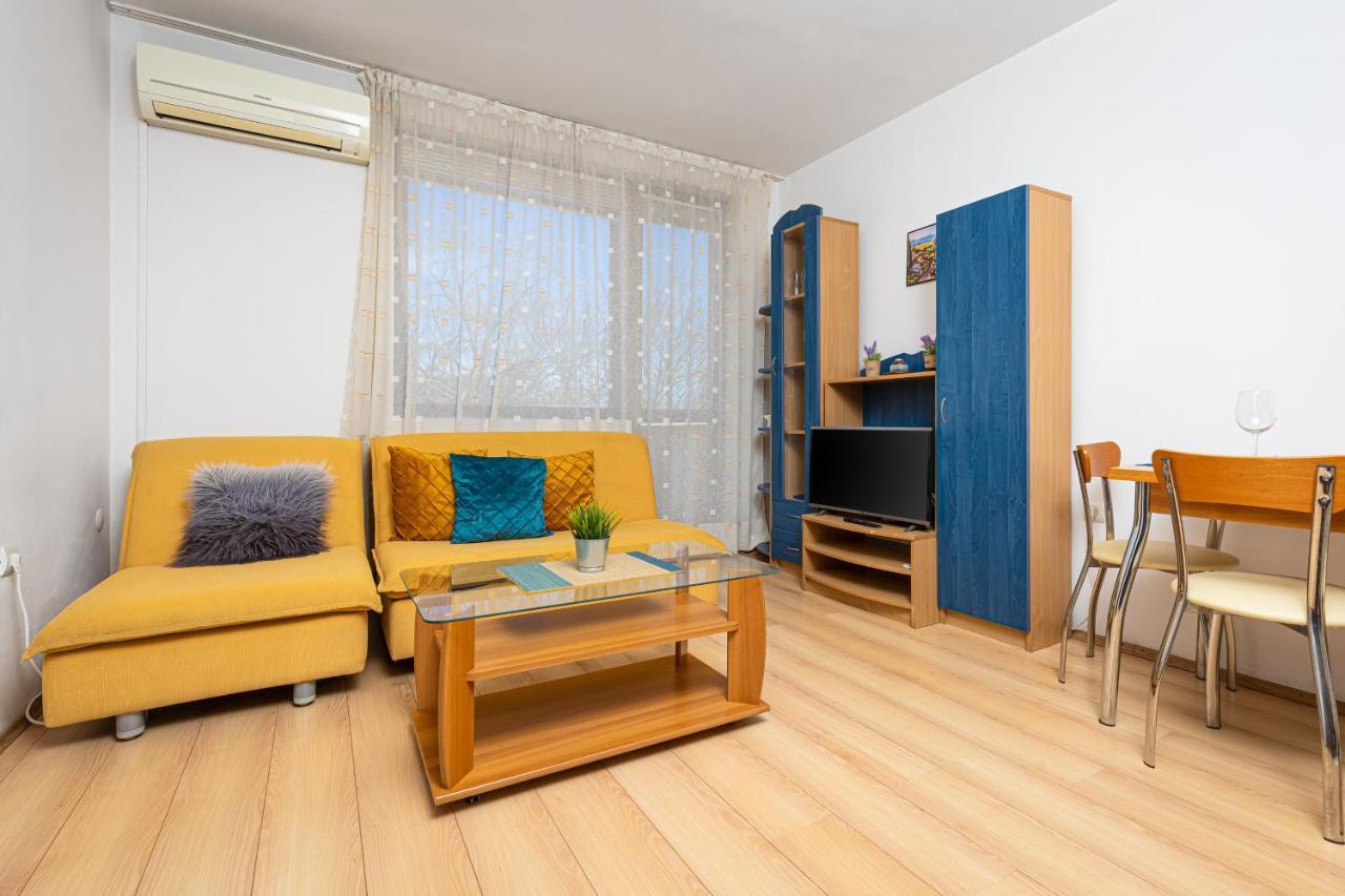 Lovely 1Bd Apartment Close To The Summer Theatre Plovdiv Bagian luar foto