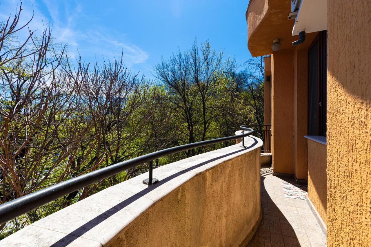 Lovely 1Bd Apartment Close To The Summer Theatre Plovdiv Bagian luar foto